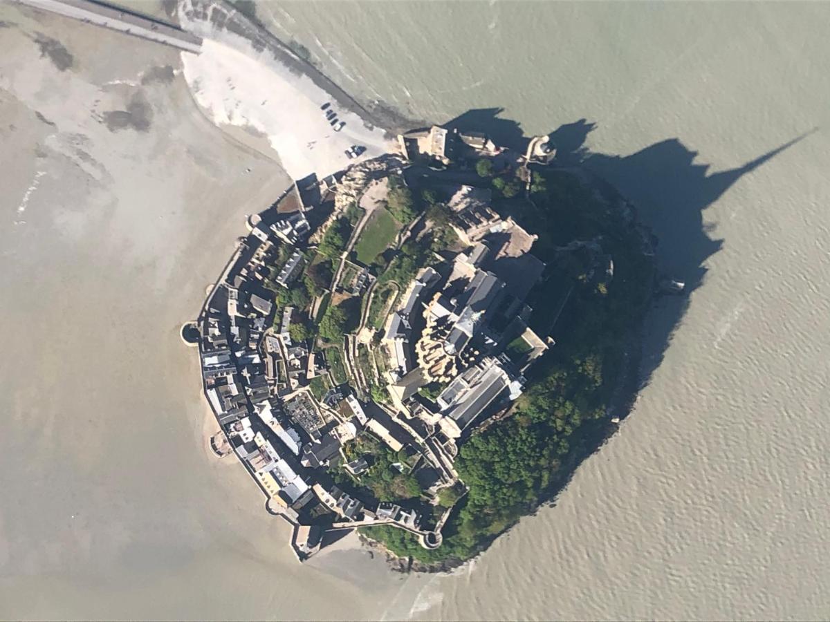 Hebergements Situes A 6 Kms Du Mont Saint Michel Tanis エクステリア 写真