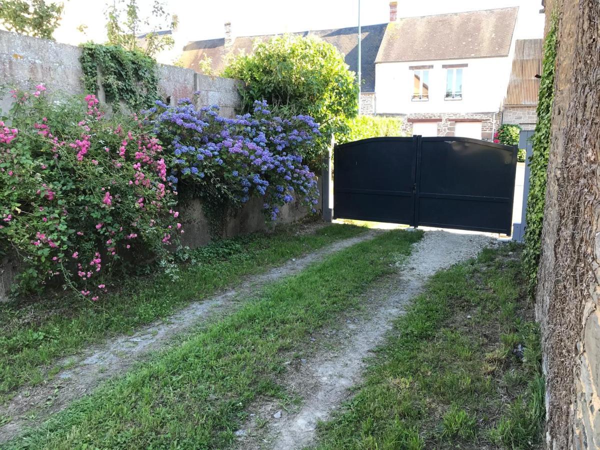 Hebergements Situes A 6 Kms Du Mont Saint Michel Tanis エクステリア 写真